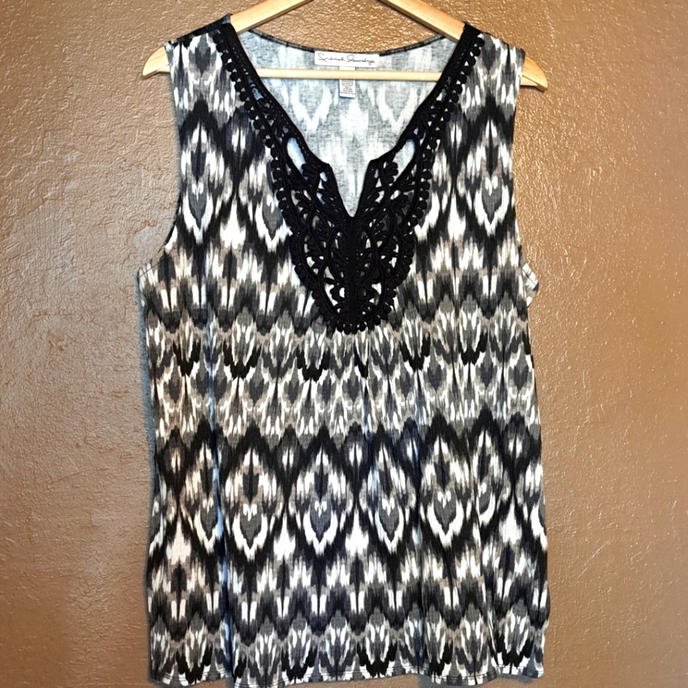 French Laundry Black and White Sleeveless Top Size XL
